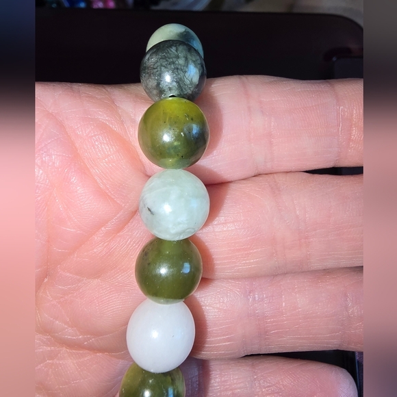 10mm Austrailian Chrysoprase Bracelet - Picture 5 of 14